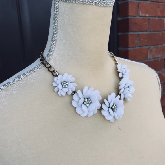 Women’s White Floral Necklace - Picture 2 of 5